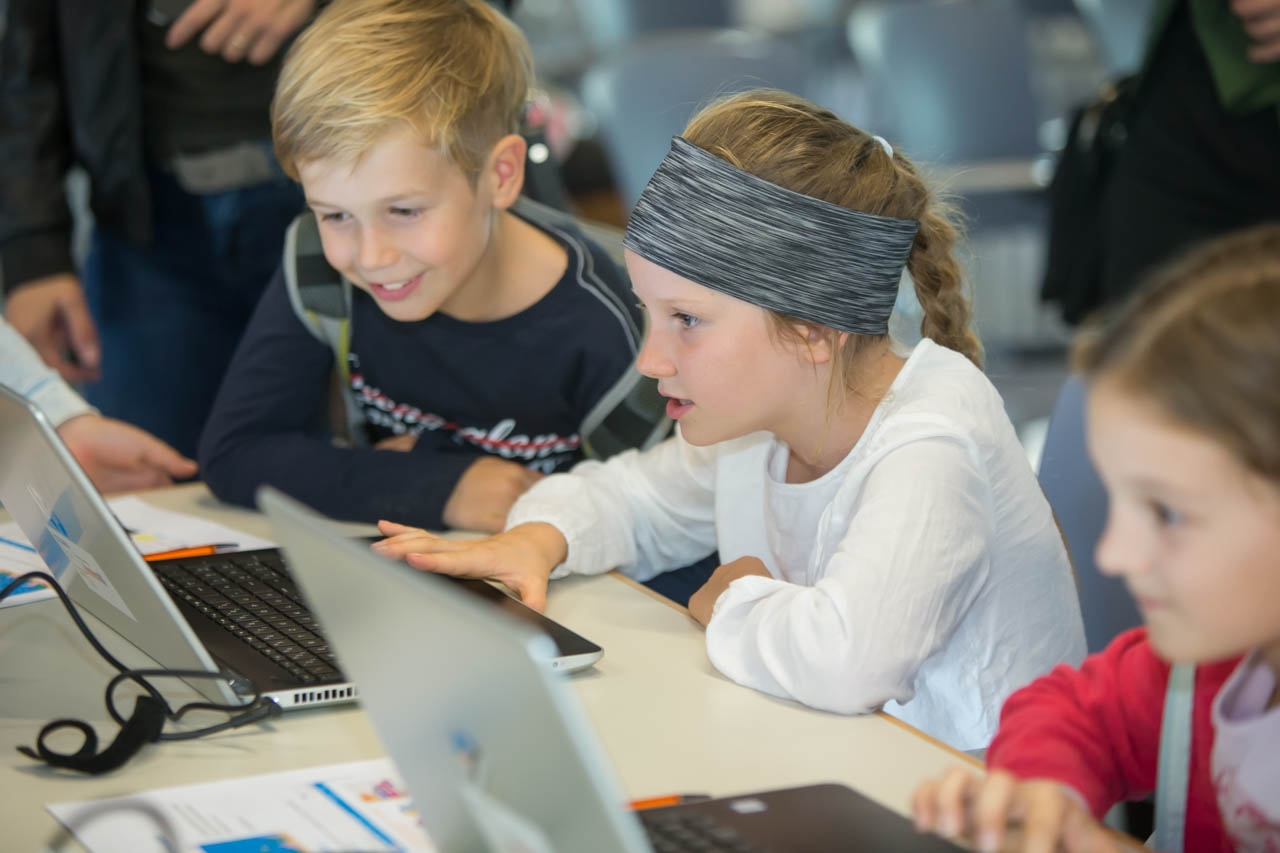 Reges Interesse zeigten die Kids beim Schnupper-CoderDojo am 4.10. im Museum Arbeitswelt in Steyr